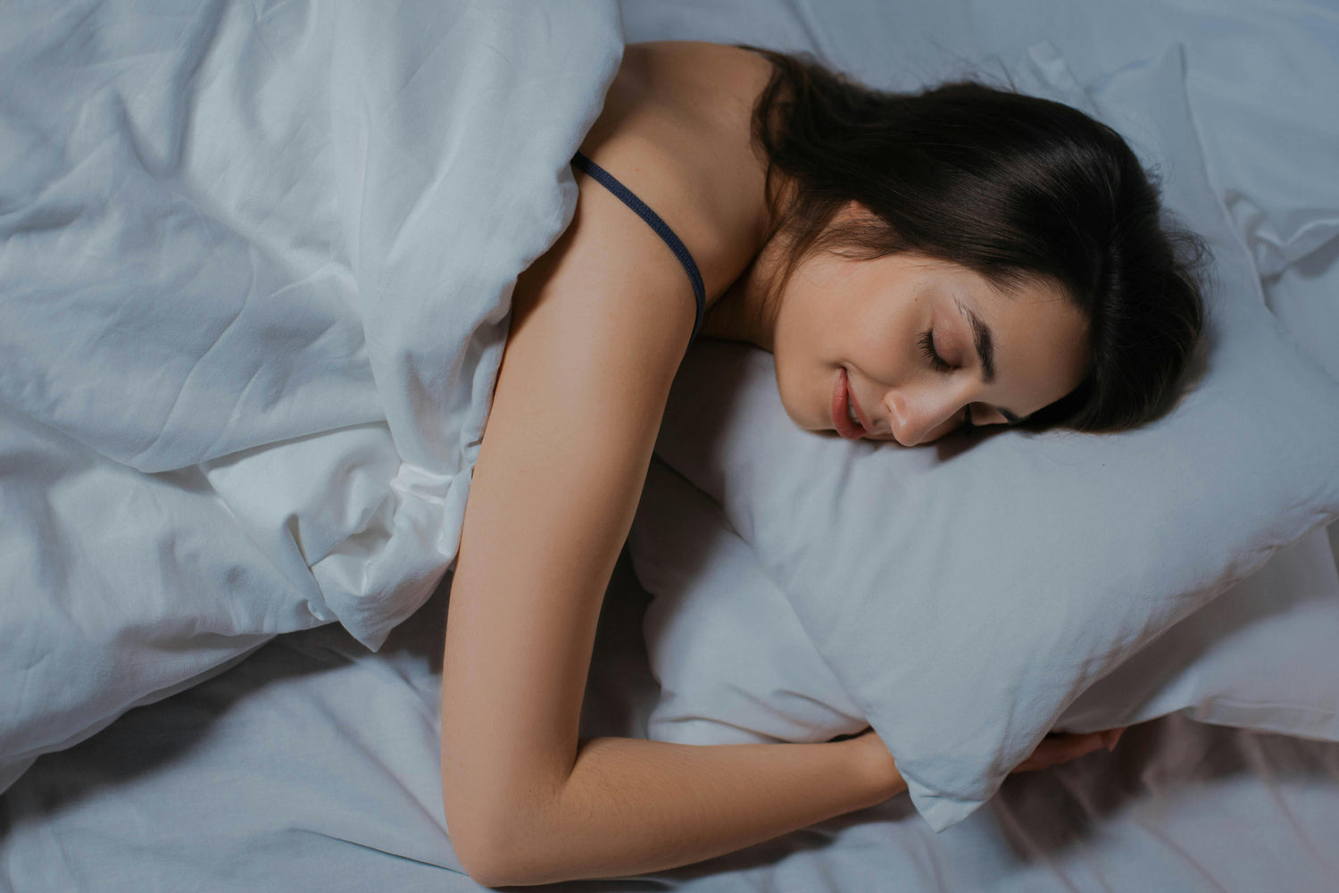 Woman sleeping peacefully with Earthing and Grounding bedsheet